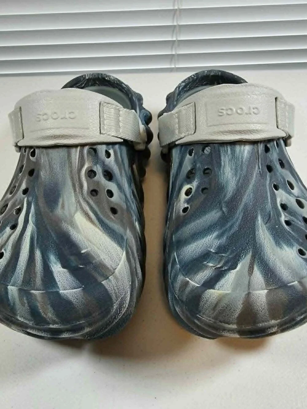 CROCS ECHO CLOG BLUE BLACK MARBLED SLIP ON SLIDE YOUTH SIZE 4 WOMEN SIZE 6
